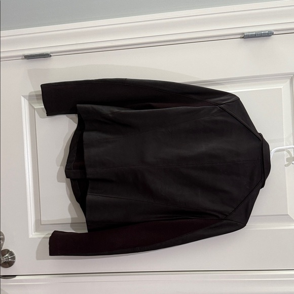 T Tahari Women's Burgundy Leather Jacket - Picture 4 of 7